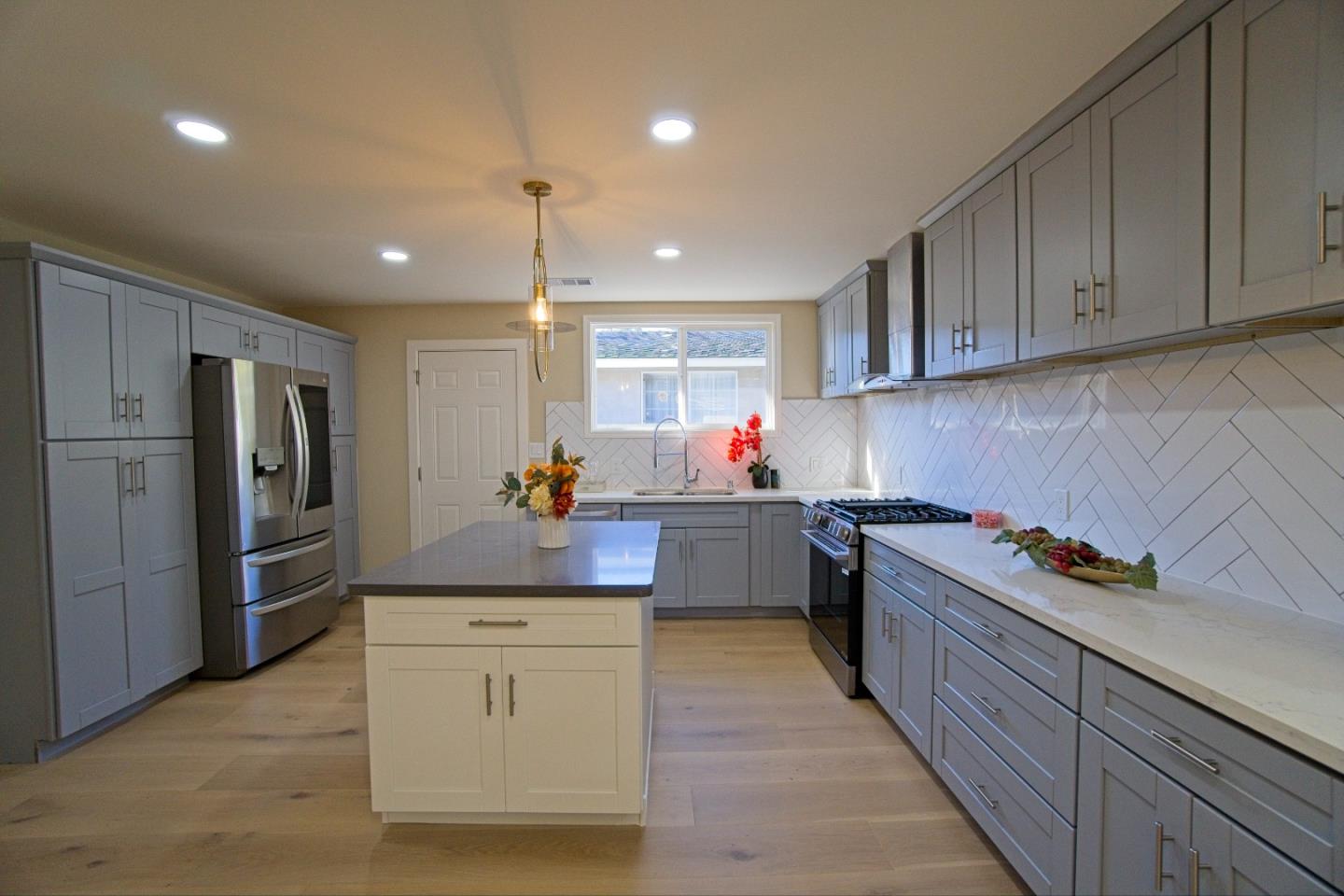 Detail Gallery Image 10 of 20 For 176 Garner Dr, Sunnyvale,  CA 94089 - 4 Beds | 3 Baths