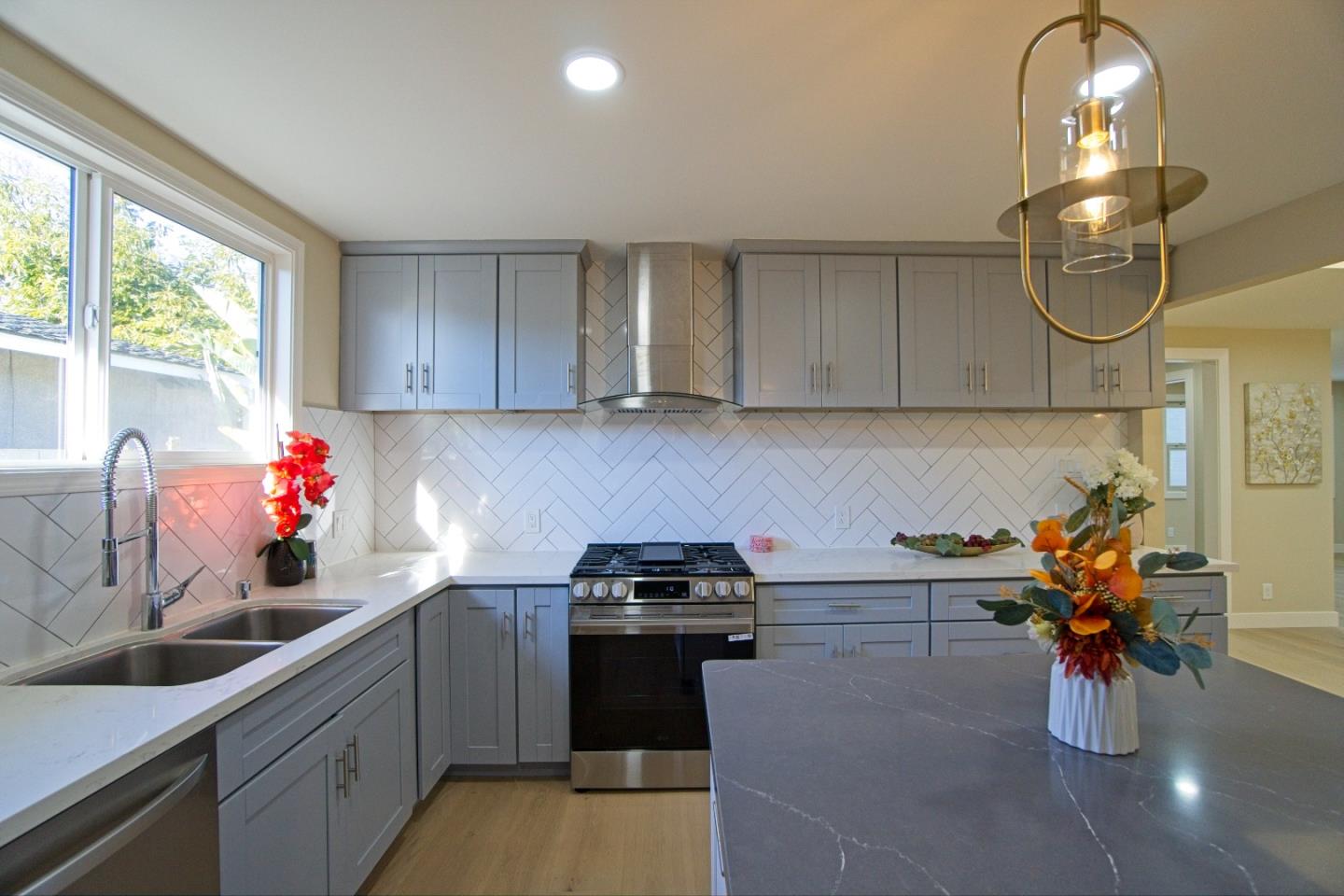 Detail Gallery Image 11 of 20 For 176 Garner Dr, Sunnyvale,  CA 94089 - 4 Beds | 3 Baths