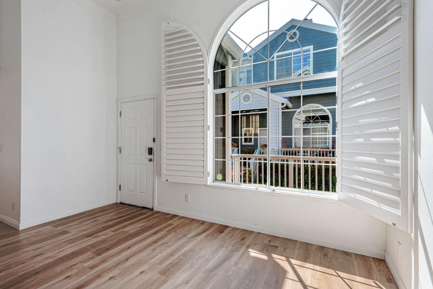 Detail Gallery Image 24 of 38 For 4 Brigantine Ln, Redwood City,  CA 94065 - 3 Beds | 2/1 Baths