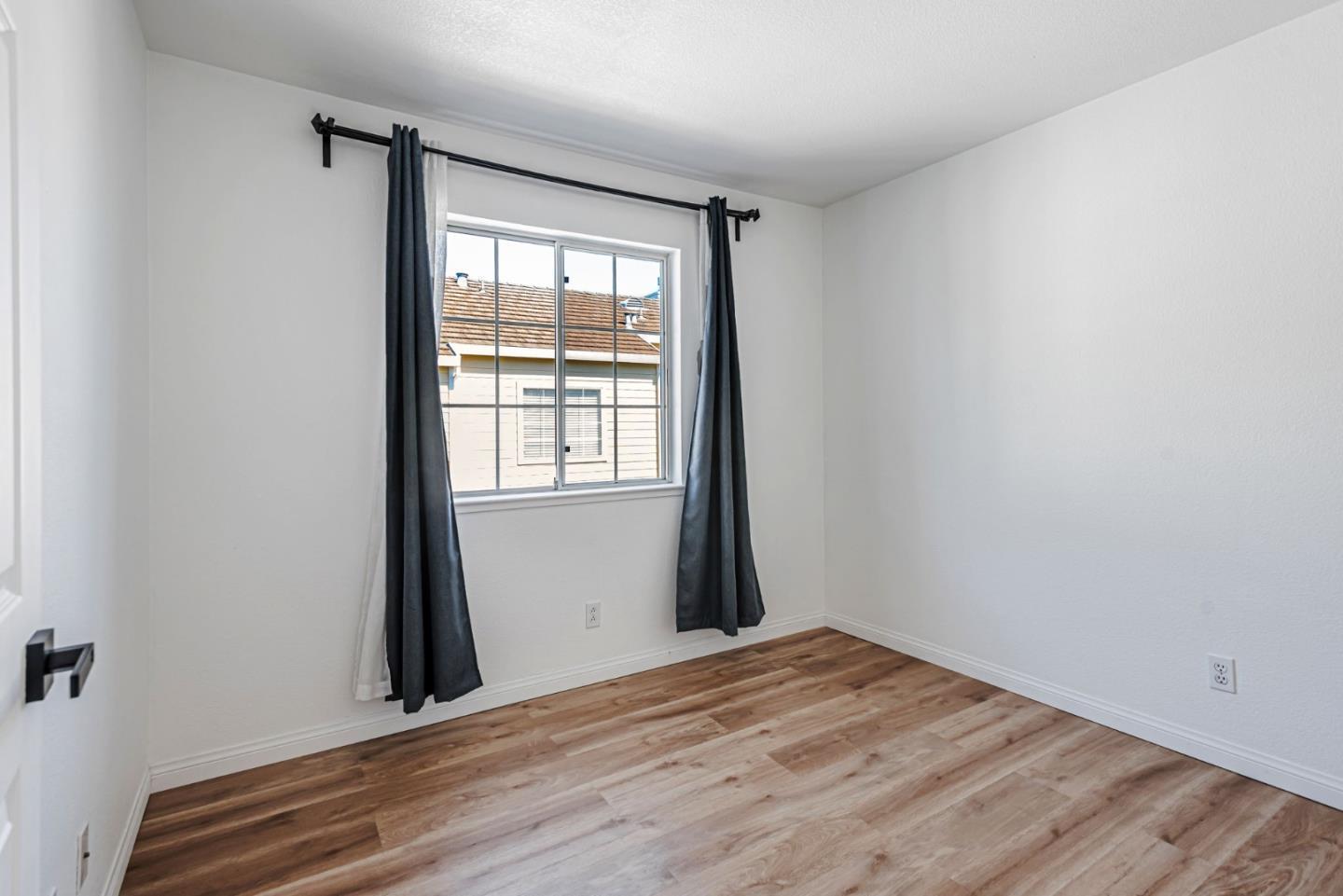 Detail Gallery Image 30 of 38 For 4 Brigantine Ln, Redwood City,  CA 94065 - 3 Beds | 2/1 Baths