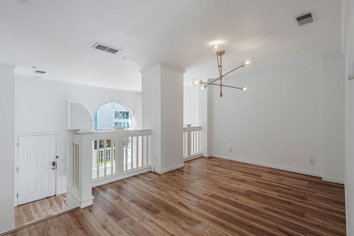 Detail Gallery Image 8 of 38 For 4 Brigantine Ln, Redwood City,  CA 94065 - 3 Beds | 2/1 Baths