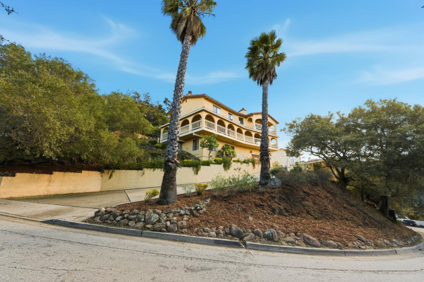 Detail Gallery Image 10 of 82 For 181 Coronado Ave, San Carlos,  CA 94070 - 4 Beds | 2/1 Baths