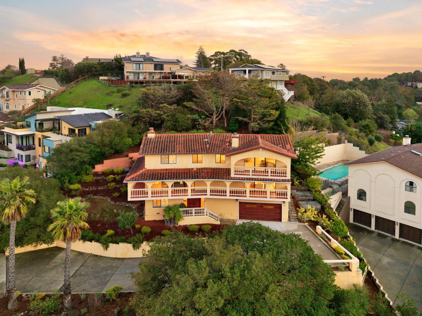 Detail Gallery Image 2 of 82 For 181 Coronado Ave, San Carlos,  CA 94070 - 4 Beds | 2/1 Baths