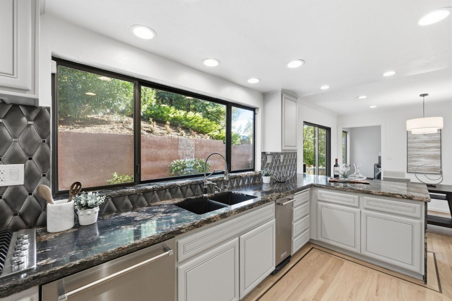 Detail Gallery Image 24 of 82 For 181 Coronado Ave, San Carlos,  CA 94070 - 4 Beds | 2/1 Baths