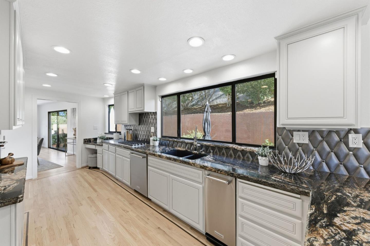 Detail Gallery Image 26 of 82 For 181 Coronado Ave, San Carlos,  CA 94070 - 4 Beds | 2/1 Baths