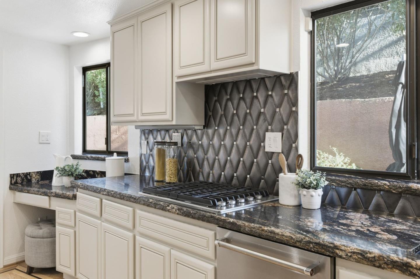 Detail Gallery Image 27 of 82 For 181 Coronado Ave, San Carlos,  CA 94070 - 4 Beds | 2/1 Baths