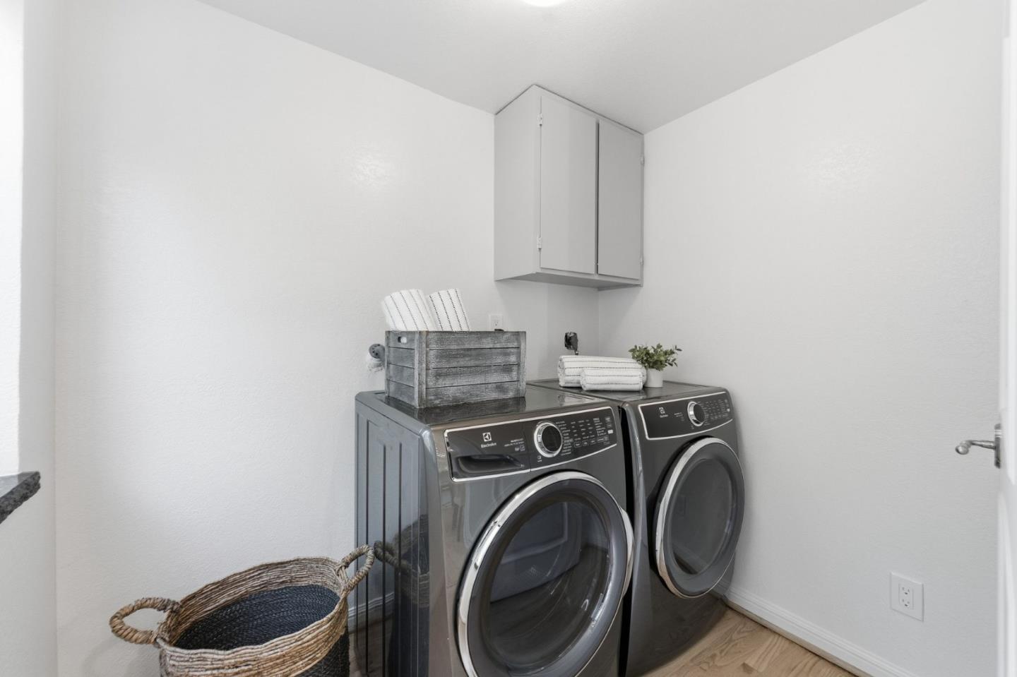 Detail Gallery Image 35 of 82 For 181 Coronado Ave, San Carlos,  CA 94070 - 4 Beds | 2/1 Baths