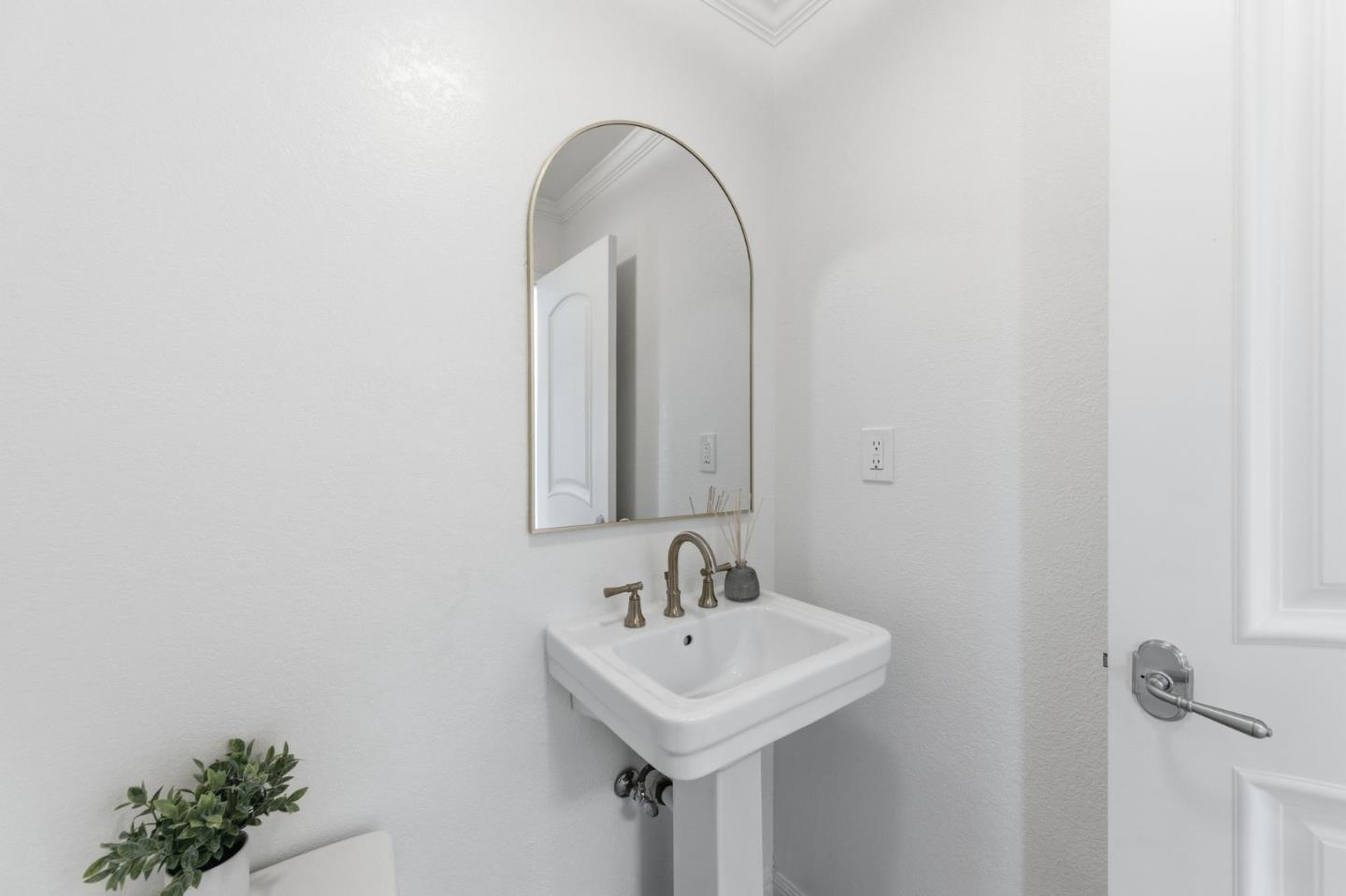 Detail Gallery Image 36 of 82 For 181 Coronado Ave, San Carlos,  CA 94070 - 4 Beds | 2/1 Baths