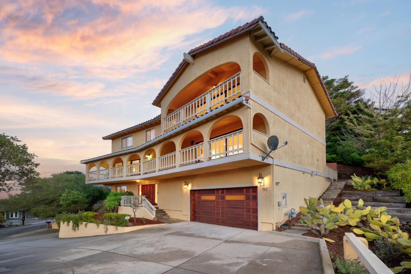 Detail Gallery Image 4 of 82 For 181 Coronado Ave, San Carlos,  CA 94070 - 4 Beds | 2/1 Baths