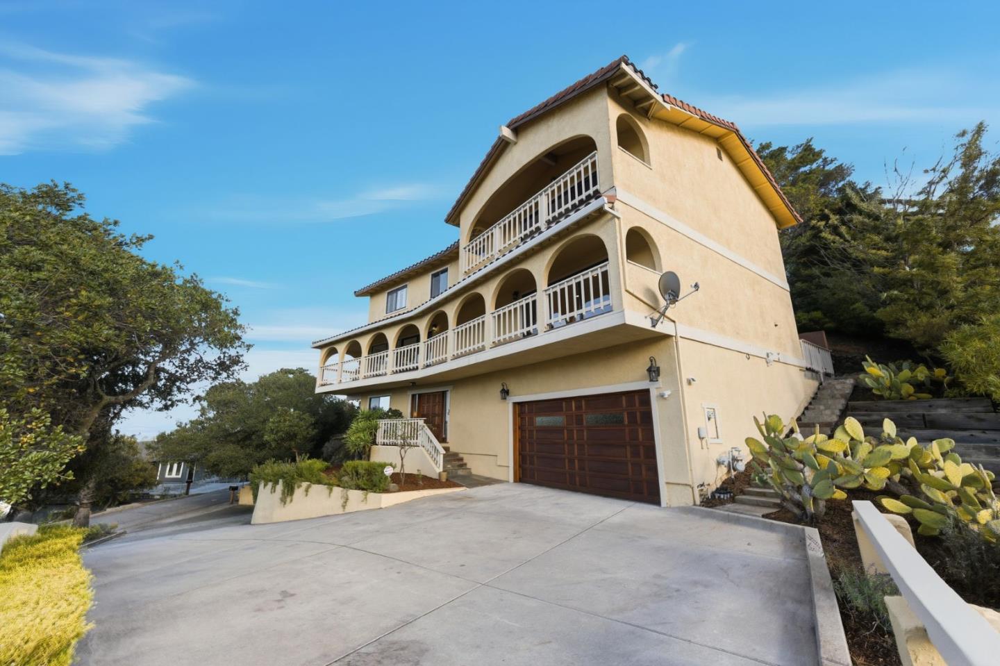 Detail Gallery Image 5 of 82 For 181 Coronado Ave, San Carlos,  CA 94070 - 4 Beds | 2/1 Baths