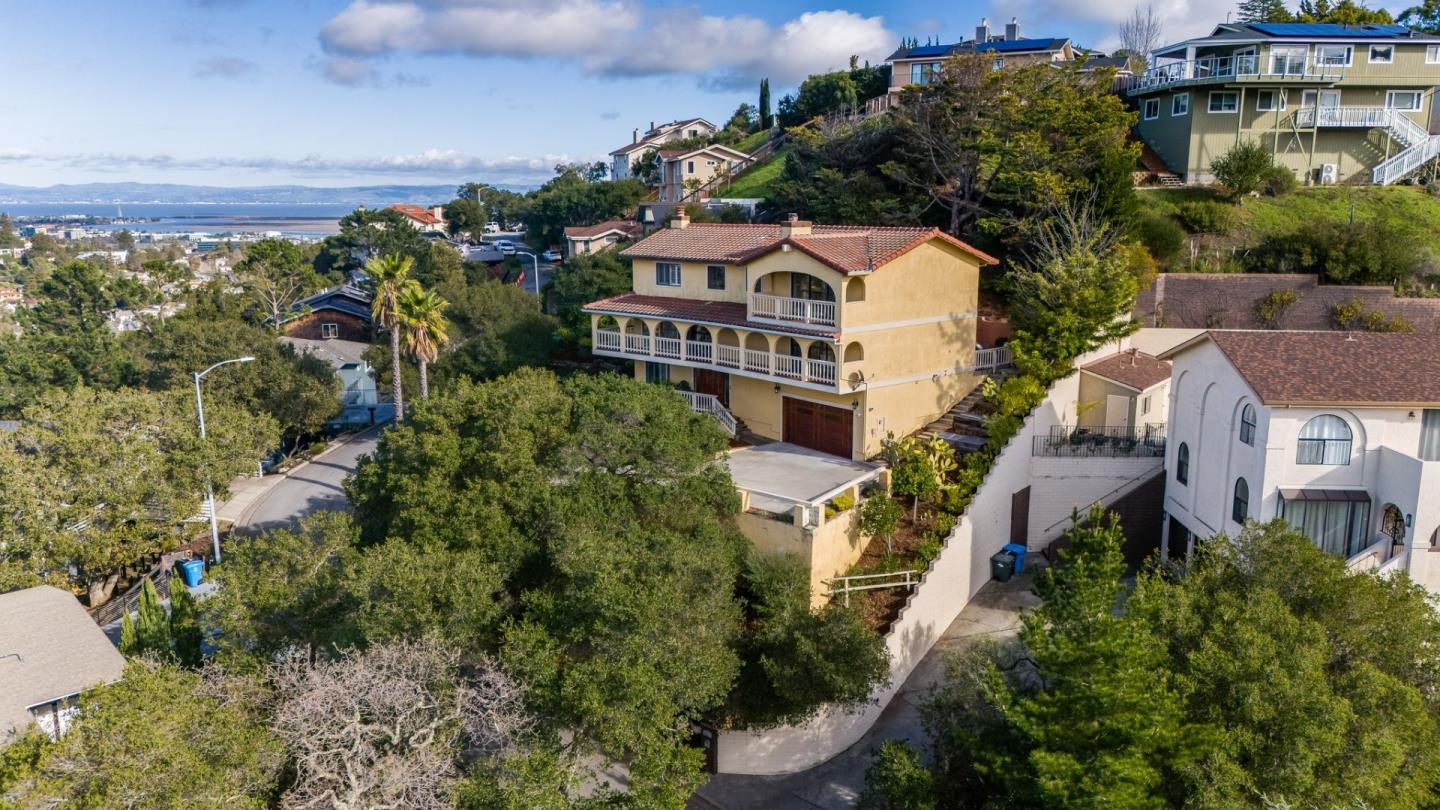 Detail Gallery Image 74 of 82 For 181 Coronado Ave, San Carlos,  CA 94070 - 4 Beds | 2/1 Baths