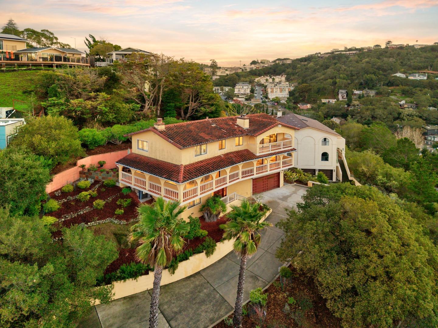 Detail Gallery Image 8 of 82 For 181 Coronado Ave, San Carlos,  CA 94070 - 4 Beds | 2/1 Baths