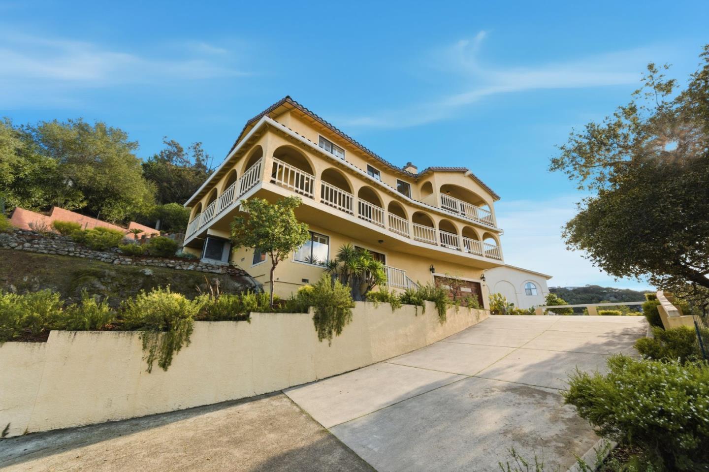 Detail Gallery Image 9 of 82 For 181 Coronado Ave, San Carlos,  CA 94070 - 4 Beds | 2/1 Baths