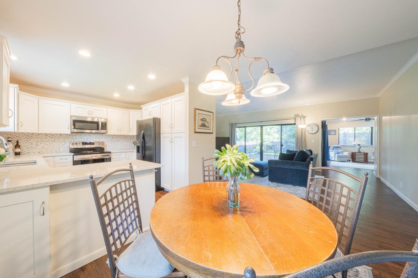 Detail Gallery Image 13 of 43 For 23799 Monterey Salinas Hwy #13,  Salinas,  CA 93908 - 2 Beds | 2 Baths