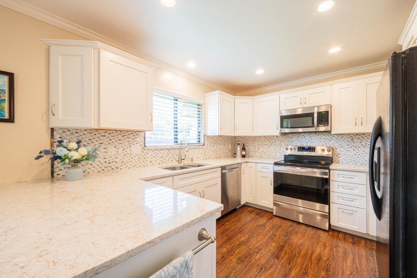 Detail Gallery Image 14 of 43 For 23799 Monterey Salinas Hwy #13,  Salinas,  CA 93908 - 2 Beds | 2 Baths