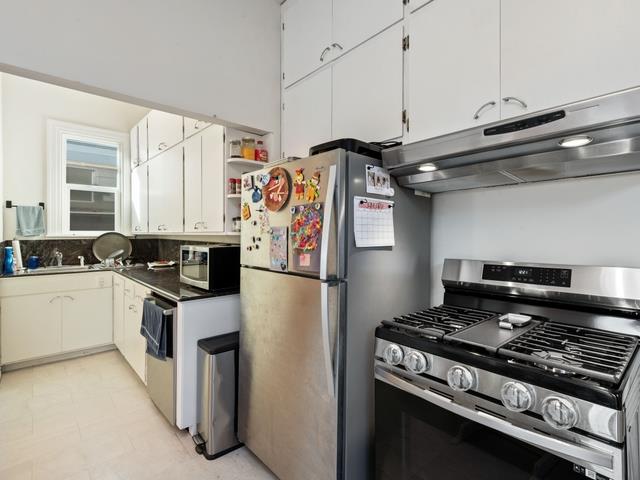 Detail Gallery Image 4 of 32 For 257 Chenery St, San Francisco,  CA 94131 - – Beds | – Baths