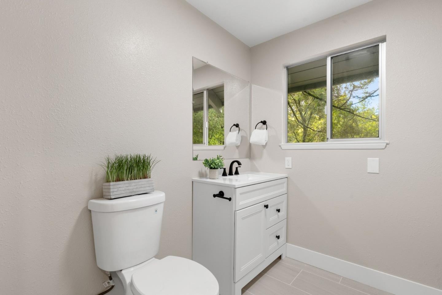 Detail Gallery Image 25 of 50 For 298 Vine Hill Rd, Santa Cruz,  CA 95065 - 4 Beds | 2 Baths