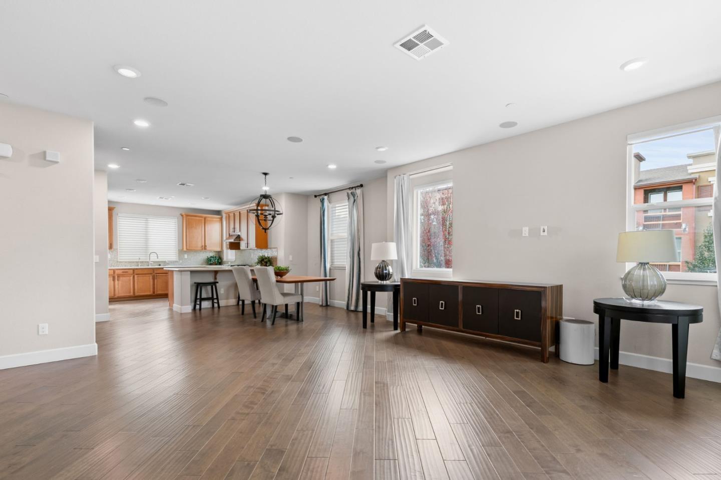 Detail Gallery Image 11 of 52 For 1038 Giacomo Ln, San Jose,  CA 95131 - 4 Beds | 3/1 Baths