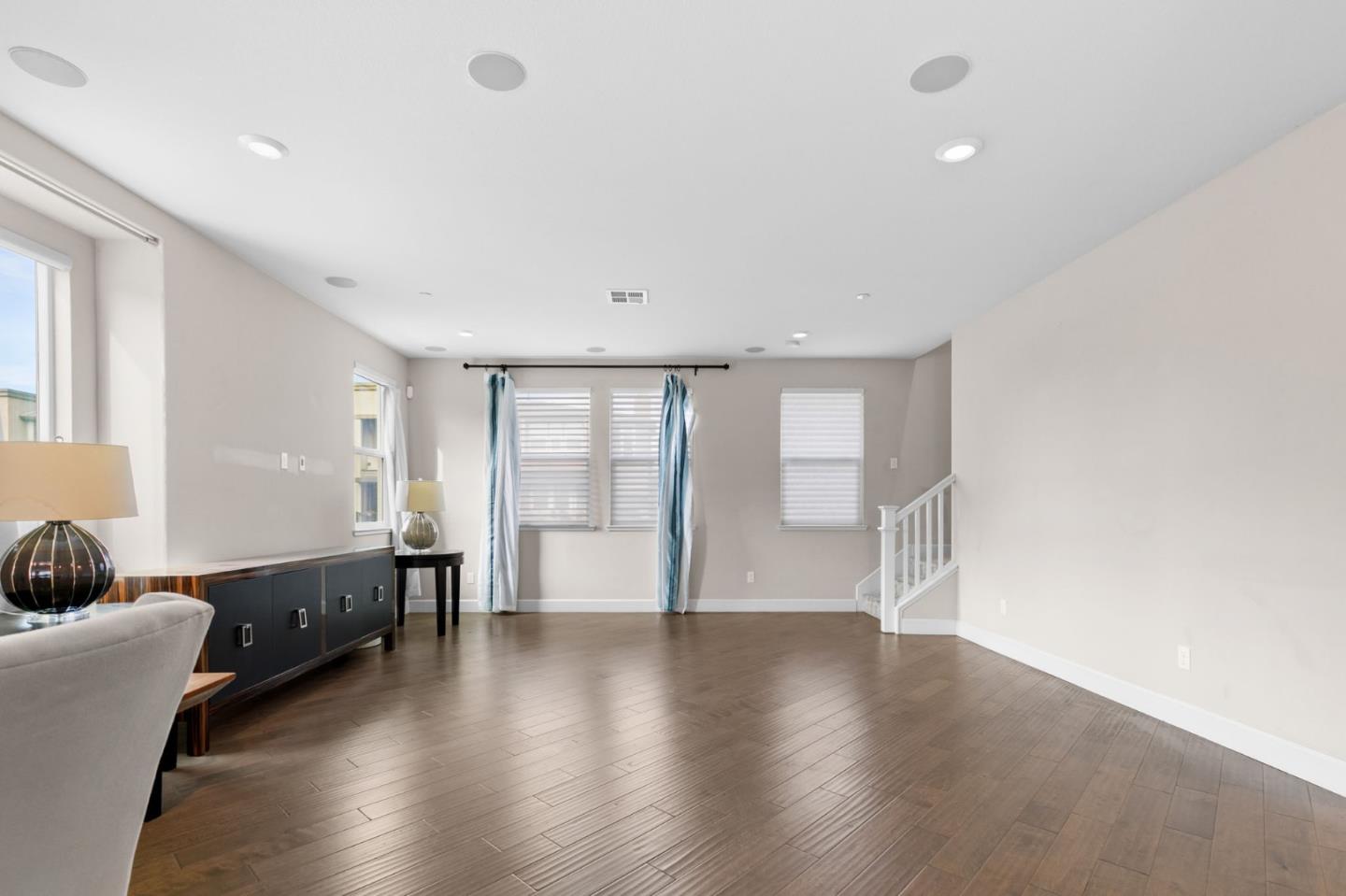 Detail Gallery Image 7 of 52 For 1038 Giacomo Ln, San Jose,  CA 95131 - 4 Beds | 3/1 Baths