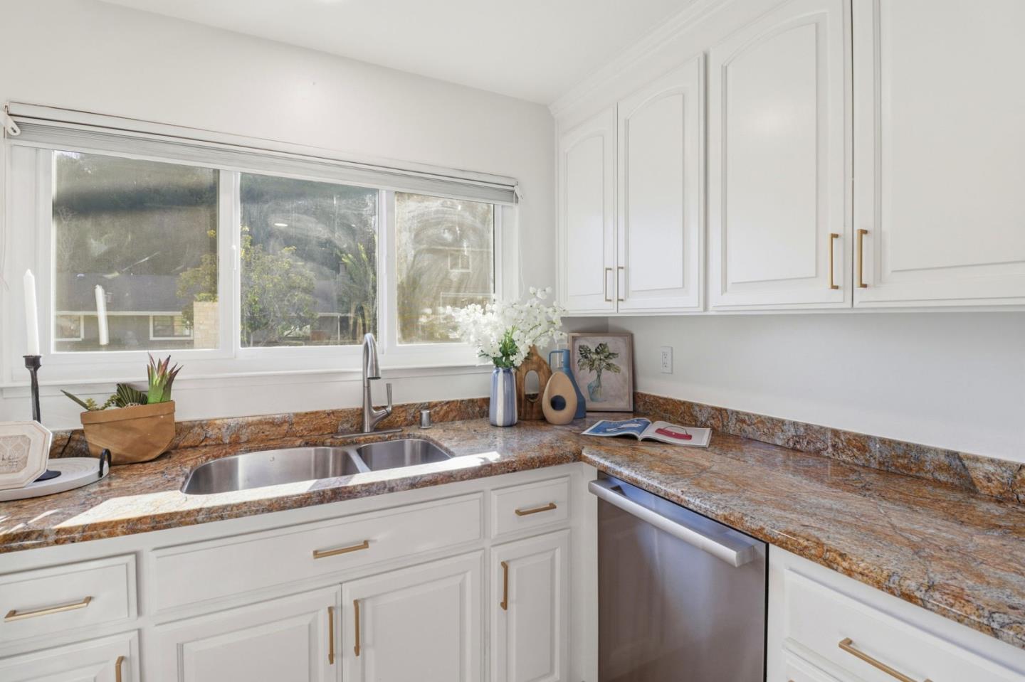 Detail Gallery Image 19 of 71 For 3236 Brittan Ave, San Carlos,  CA 94070 - 3 Beds | 2 Baths