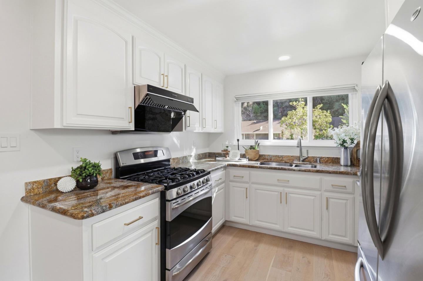 Detail Gallery Image 21 of 71 For 3236 Brittan Ave, San Carlos,  CA 94070 - 3 Beds | 2 Baths