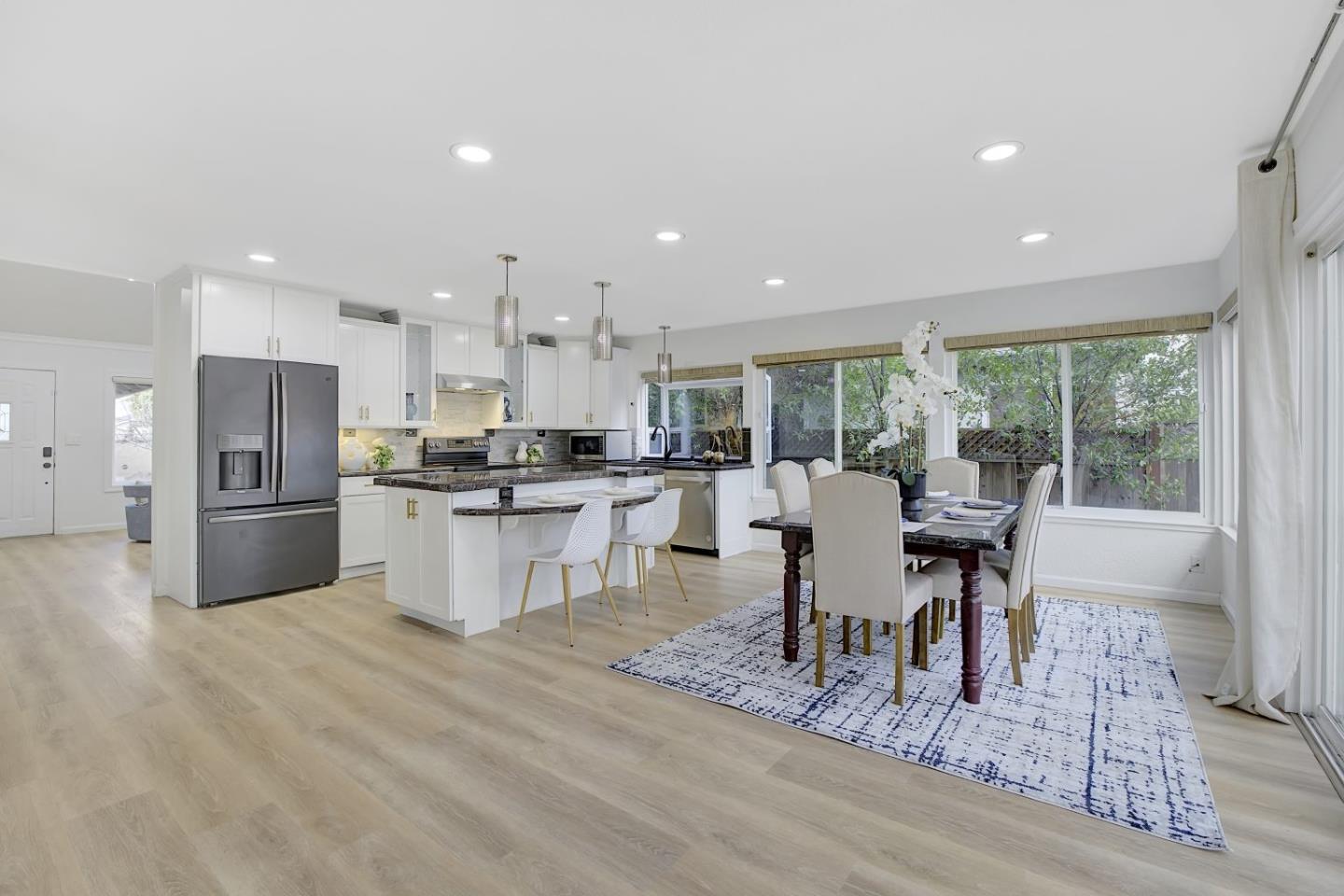 Detail Gallery Image 11 of 37 For 4688 Holycon Cir, San Jose,  CA 95136 - 5 Beds | 2/1 Baths