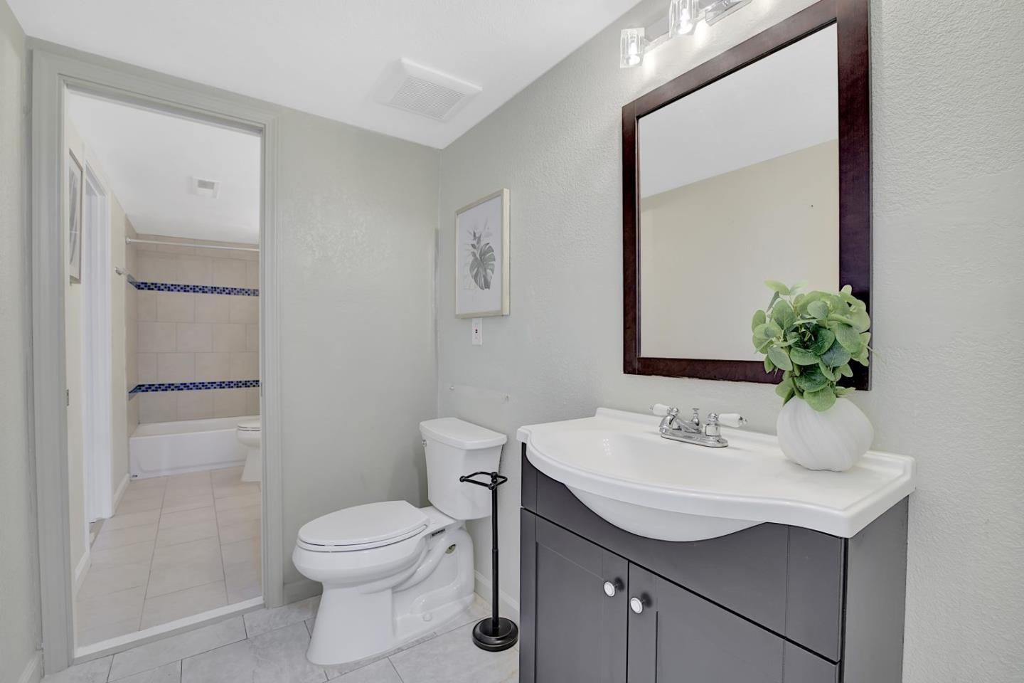 Detail Gallery Image 15 of 37 For 4688 Holycon Cir, San Jose,  CA 95136 - 5 Beds | 2/1 Baths