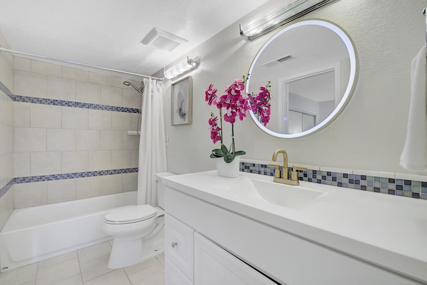 Detail Gallery Image 18 of 37 For 4688 Holycon Cir, San Jose,  CA 95136 - 5 Beds | 2/1 Baths