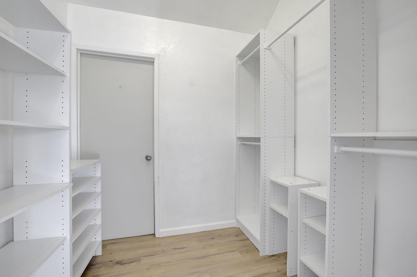 Detail Gallery Image 25 of 37 For 4688 Holycon Cir, San Jose,  CA 95136 - 5 Beds | 2/1 Baths