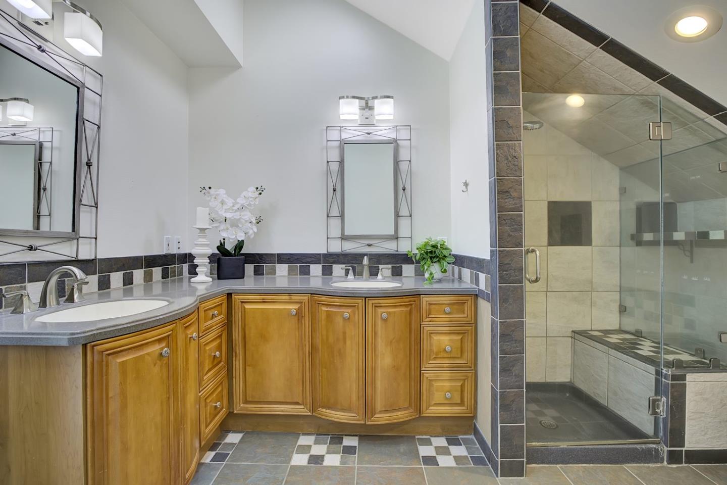 Detail Gallery Image 26 of 37 For 4688 Holycon Cir, San Jose,  CA 95136 - 5 Beds | 2/1 Baths