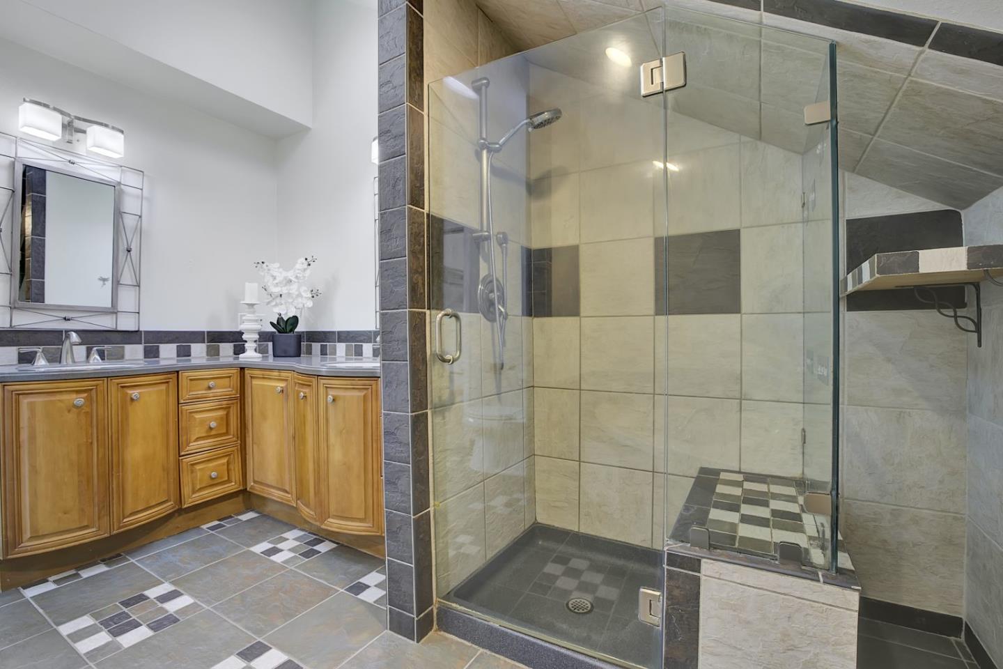 Detail Gallery Image 28 of 37 For 4688 Holycon Cir, San Jose,  CA 95136 - 5 Beds | 2/1 Baths