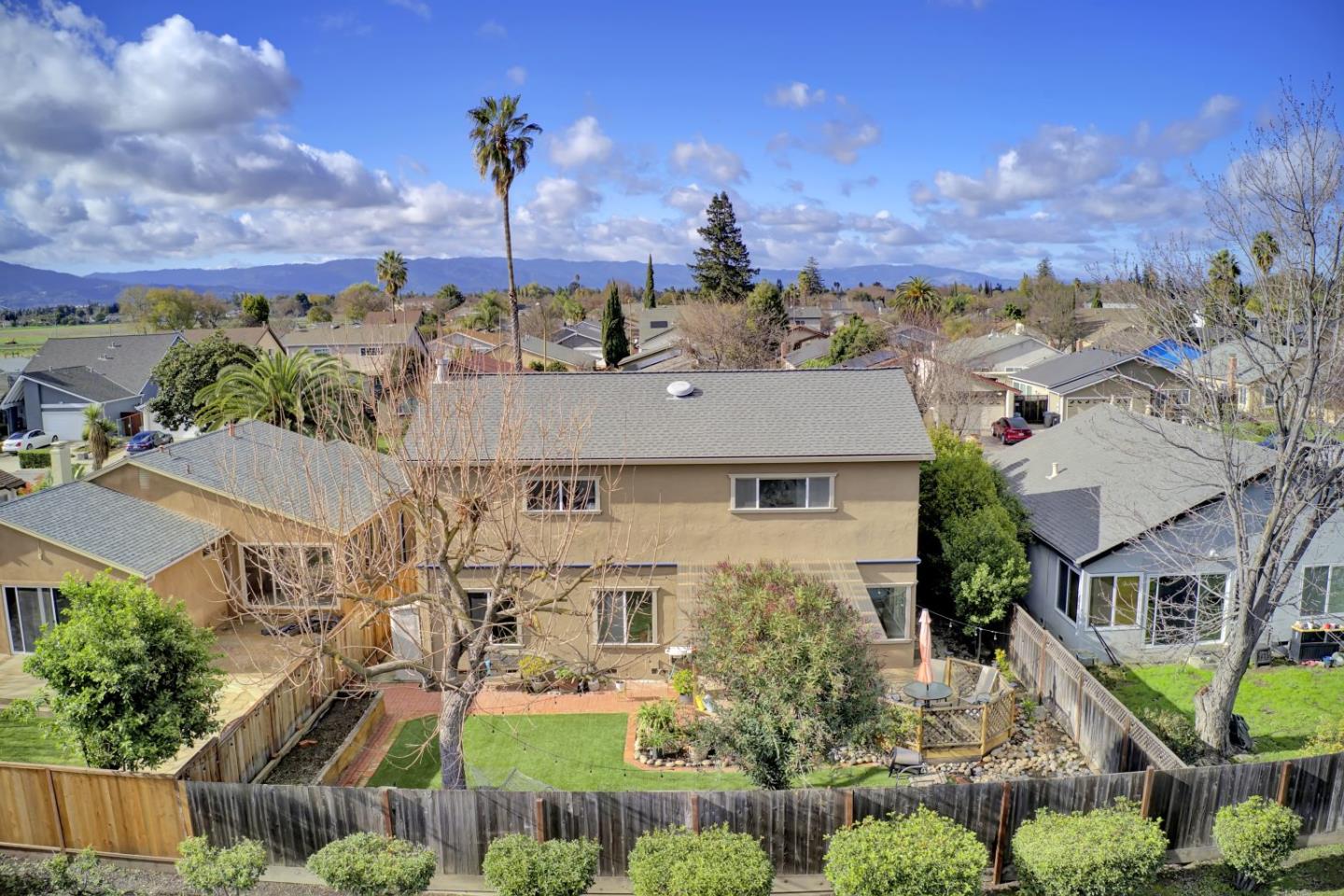 Detail Gallery Image 35 of 37 For 4688 Holycon Cir, San Jose,  CA 95136 - 5 Beds | 2/1 Baths