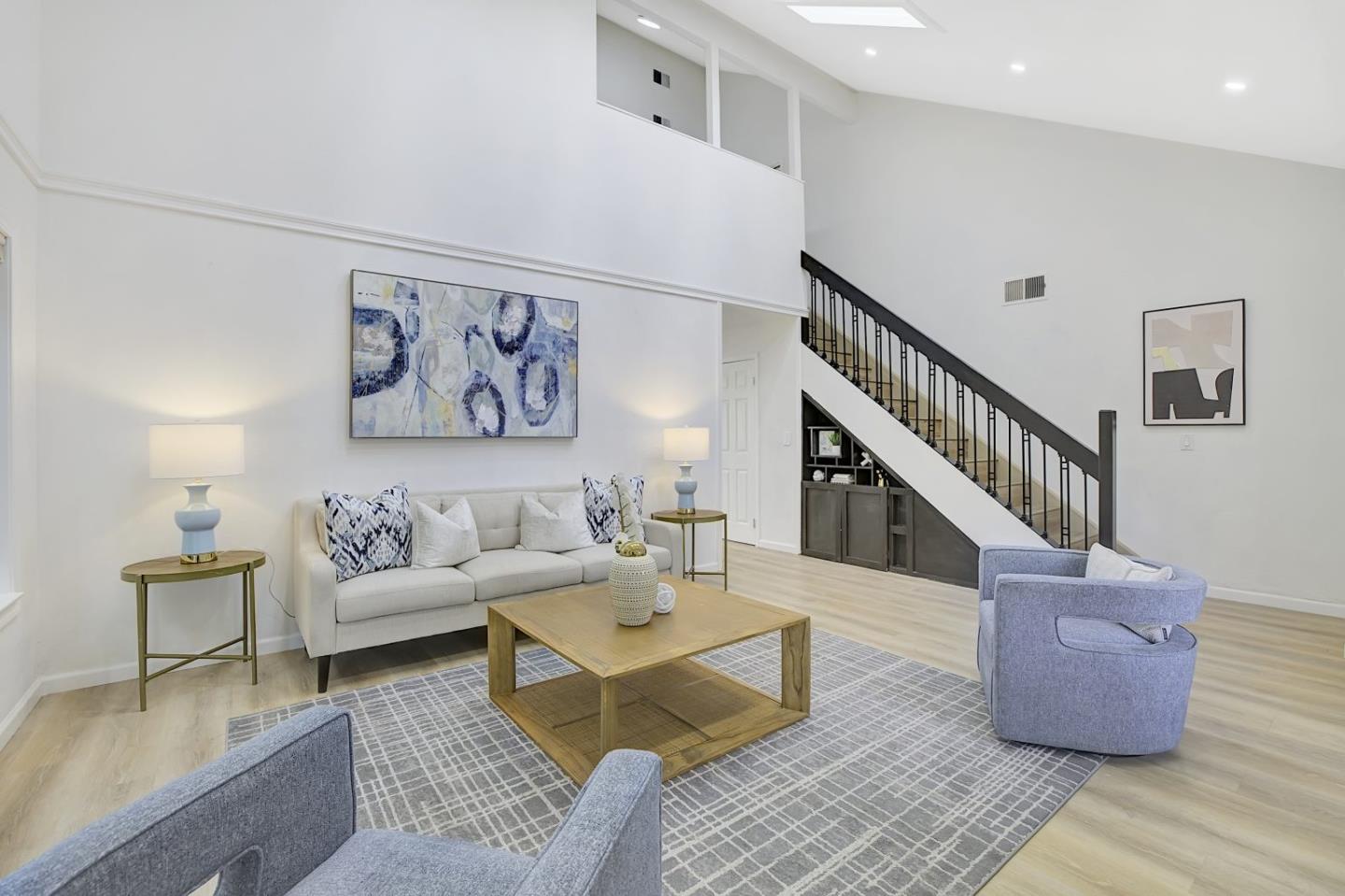 Detail Gallery Image 4 of 37 For 4688 Holycon Cir, San Jose,  CA 95136 - 5 Beds | 2/1 Baths