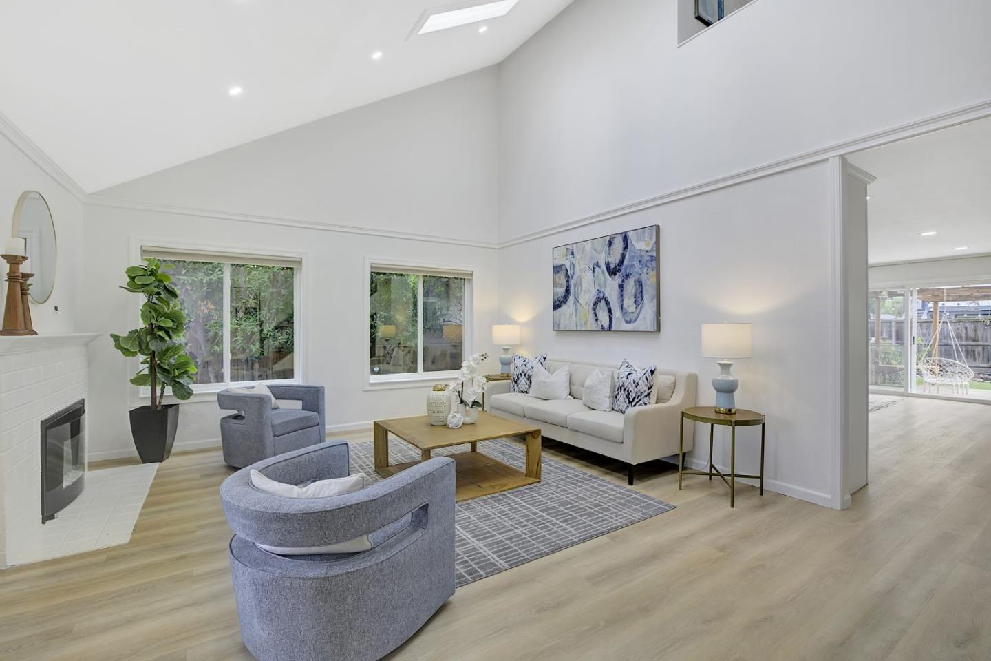 Detail Gallery Image 5 of 37 For 4688 Holycon Cir, San Jose,  CA 95136 - 5 Beds | 2/1 Baths