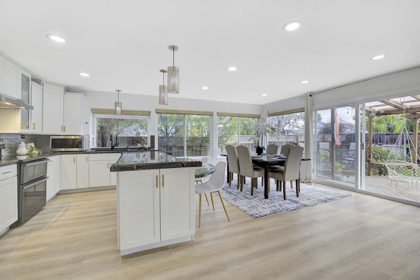 Detail Gallery Image 6 of 37 For 4688 Holycon Cir, San Jose,  CA 95136 - 5 Beds | 2/1 Baths