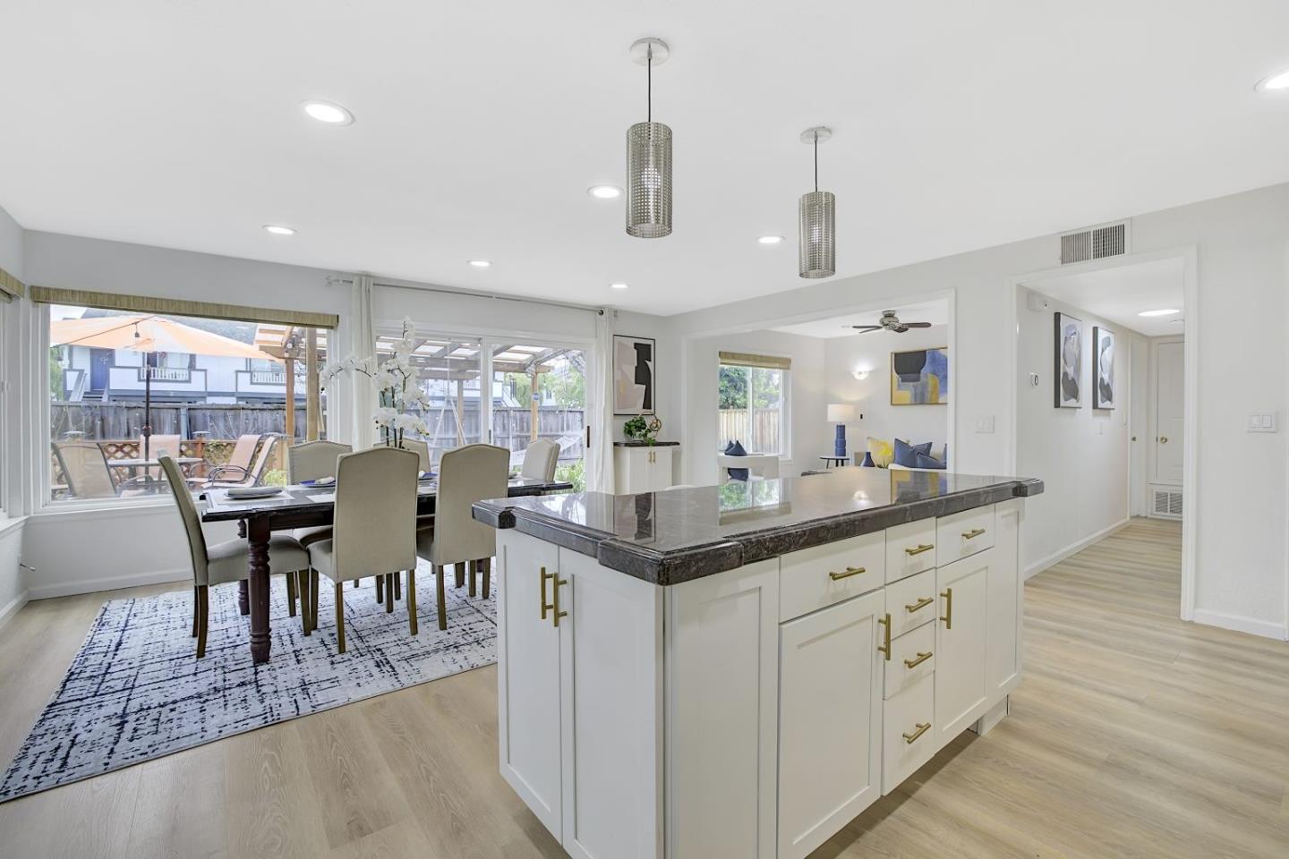 Detail Gallery Image 8 of 37 For 4688 Holycon Cir, San Jose,  CA 95136 - 5 Beds | 2/1 Baths