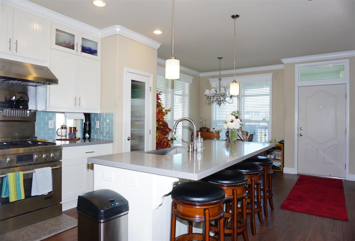 Detail Gallery Image 11 of 31 For 325 Sylvan Ave #117,  Mountain View,  CA 94041 - 3 Beds | 2 Baths