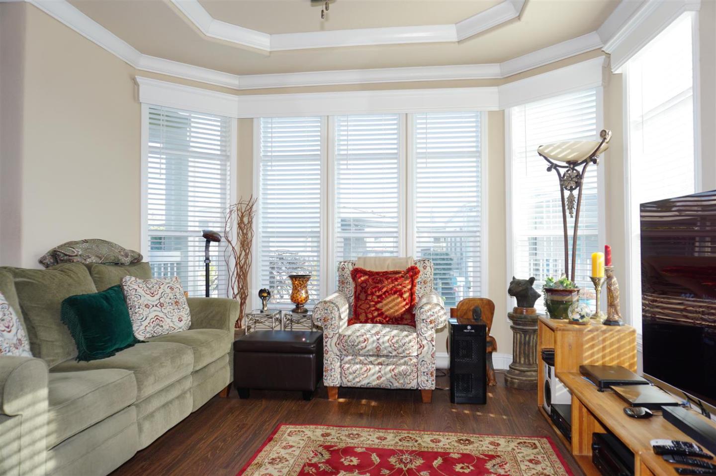 Detail Gallery Image 6 of 31 For 325 Sylvan Ave #117,  Mountain View,  CA 94041 - 3 Beds | 2 Baths