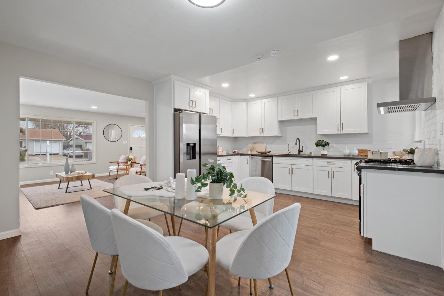 Detail Gallery Image 10 of 54 For 1732 Fallbrook Ave, San Jose,  CA 95130 - 4 Beds | 2 Baths