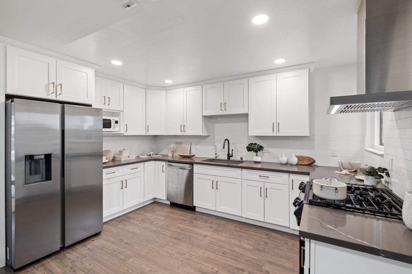 Detail Gallery Image 18 of 54 For 1732 Fallbrook Ave, San Jose,  CA 95130 - 4 Beds | 2 Baths