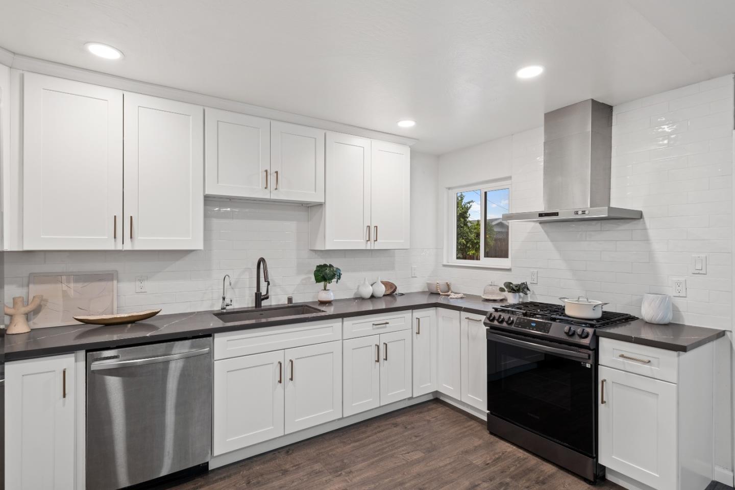 Detail Gallery Image 21 of 54 For 1732 Fallbrook Ave, San Jose,  CA 95130 - 4 Beds | 2 Baths