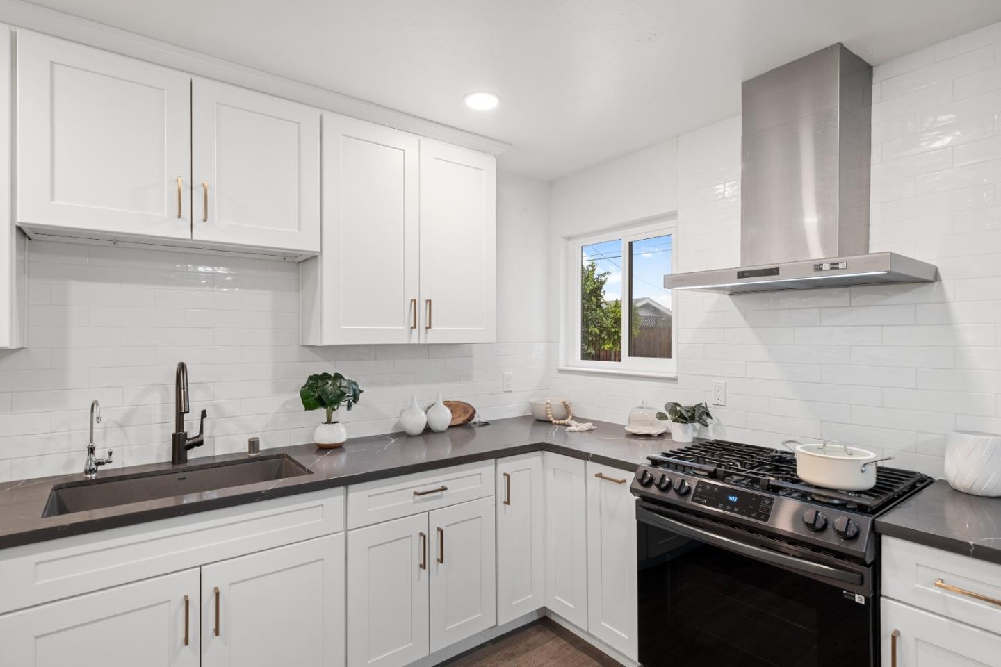 Detail Gallery Image 22 of 54 For 1732 Fallbrook Ave, San Jose,  CA 95130 - 4 Beds | 2 Baths