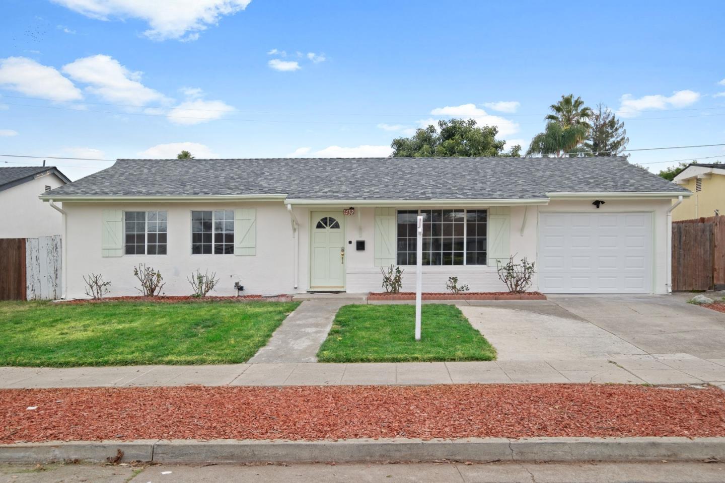 Detail Gallery Image 4 of 54 For 1732 Fallbrook Ave, San Jose,  CA 95130 - 4 Beds | 2 Baths