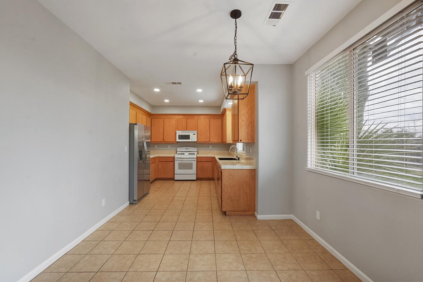 Detail Gallery Image 10 of 25 For 1342 Canyon Creek Dr, Newman,  CA 95360 - 4 Beds | 3 Baths