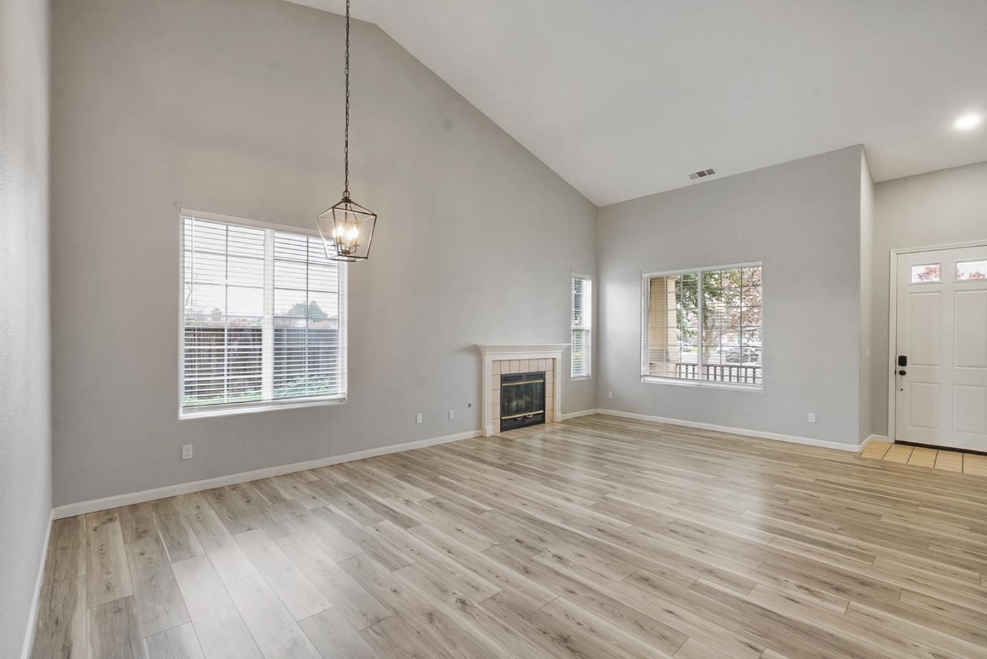 Detail Gallery Image 4 of 25 For 1342 Canyon Creek Dr, Newman,  CA 95360 - 4 Beds | 3 Baths