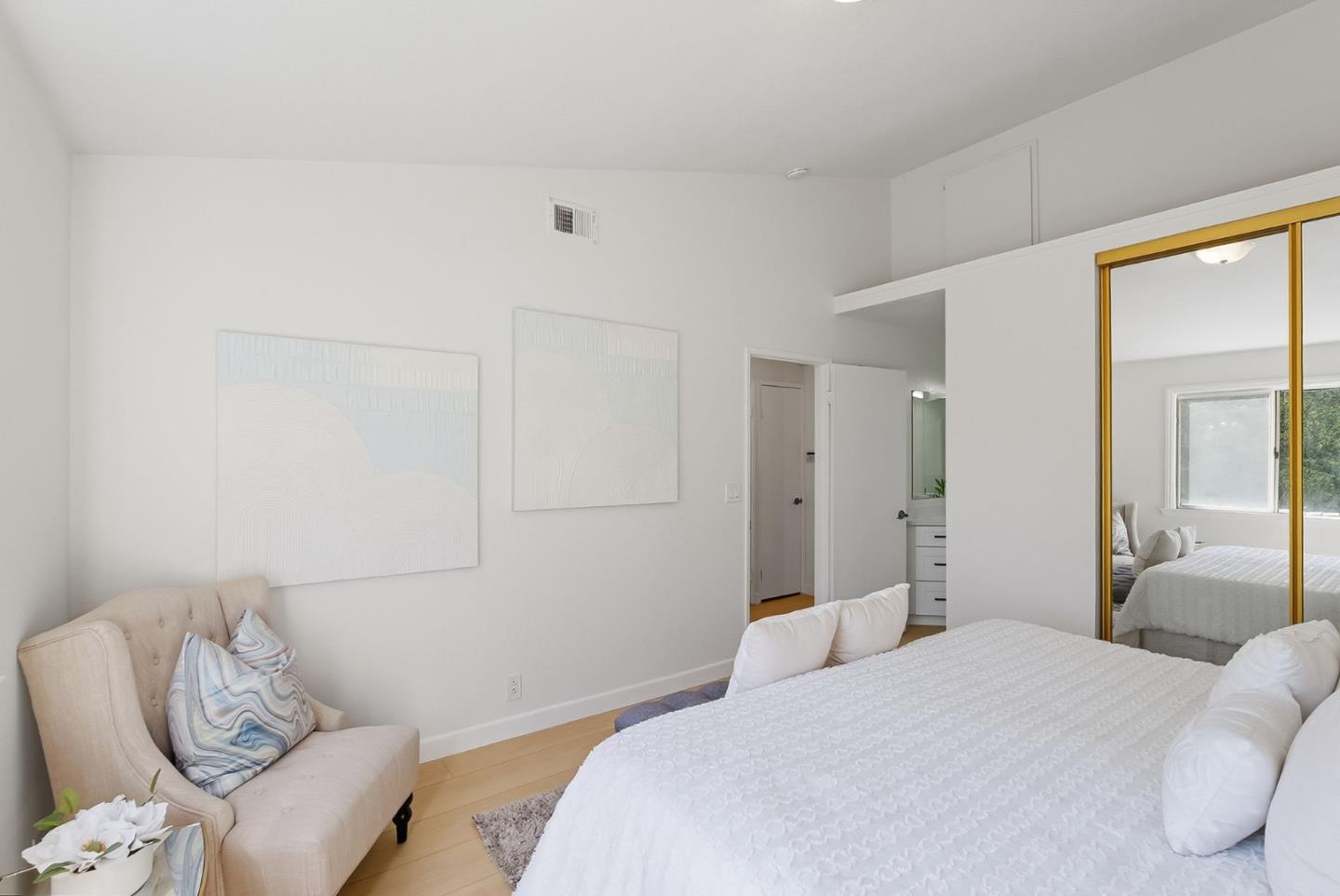 Detail Gallery Image 12 of 32 For 1567 Thornbriar Dr, San Jose,  CA 95131 - 2 Beds | 2 Baths