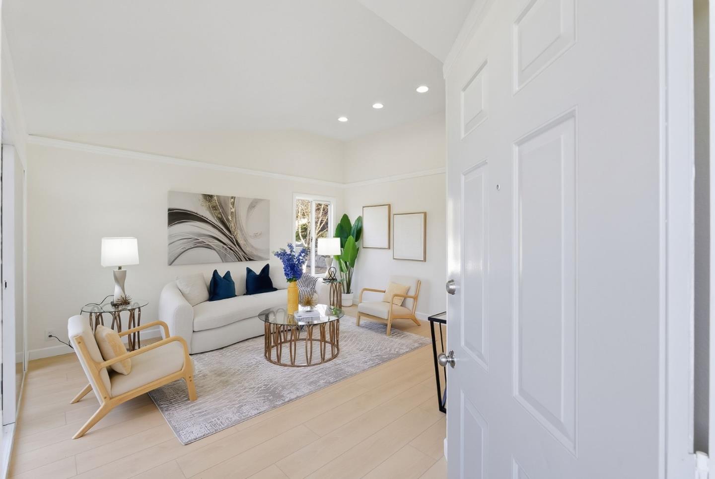 Detail Gallery Image 21 of 32 For 1567 Thornbriar Dr, San Jose,  CA 95131 - 2 Beds | 2 Baths