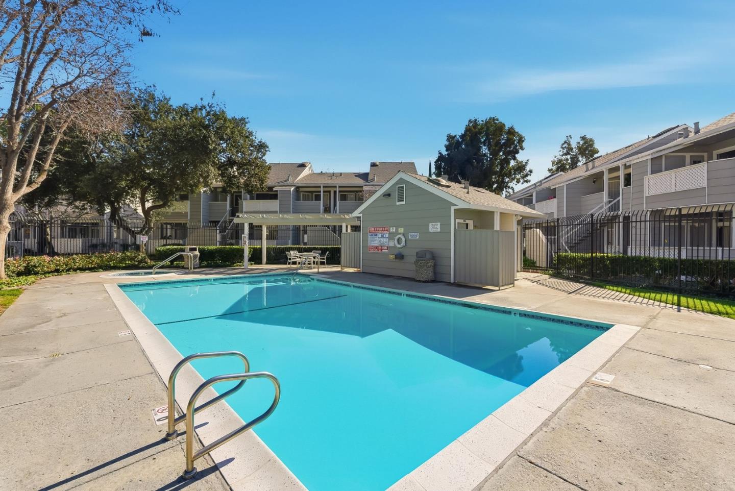 Detail Gallery Image 24 of 32 For 1567 Thornbriar Dr, San Jose,  CA 95131 - 2 Beds | 2 Baths