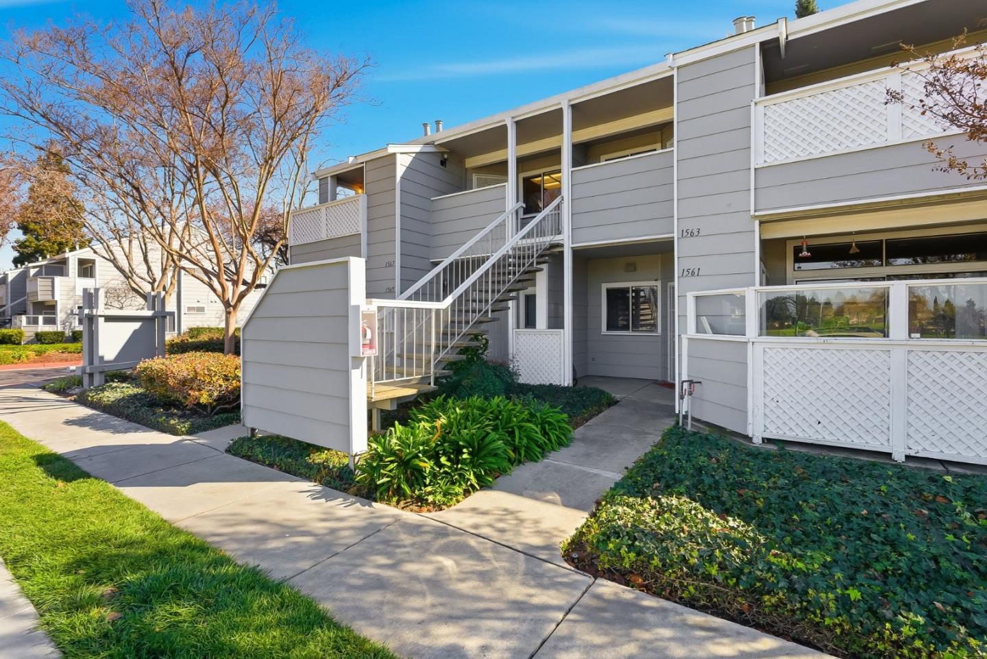 Detail Gallery Image 3 of 32 For 1567 Thornbriar Dr, San Jose,  CA 95131 - 2 Beds | 2 Baths