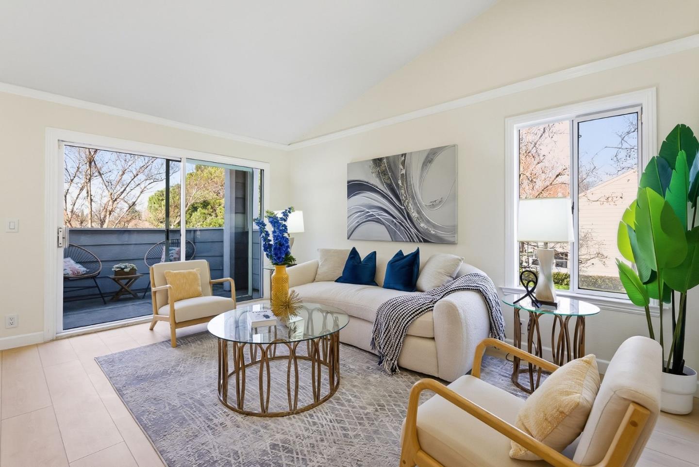 Detail Gallery Image 5 of 32 For 1567 Thornbriar Dr, San Jose,  CA 95131 - 2 Beds | 2 Baths